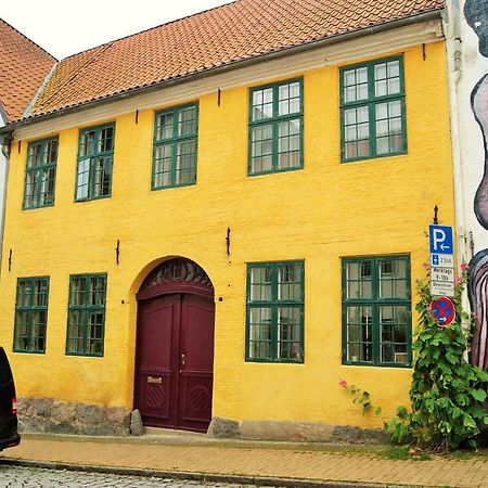 Das Gelbe Haus - Drei Besondere Ferienwohnungen Flensburg Exterior photo