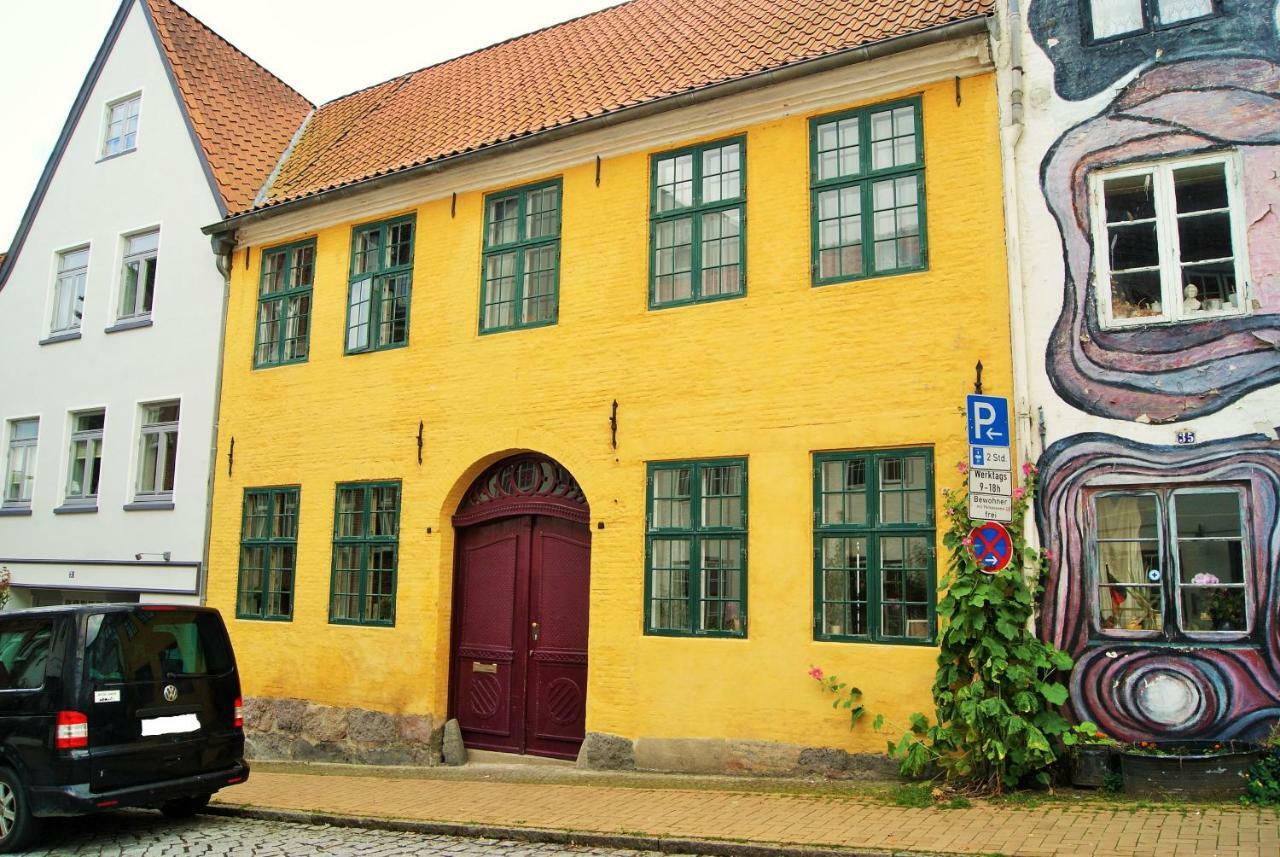Das Gelbe Haus - Drei Besondere Ferienwohnungen Flensburg Exterior photo